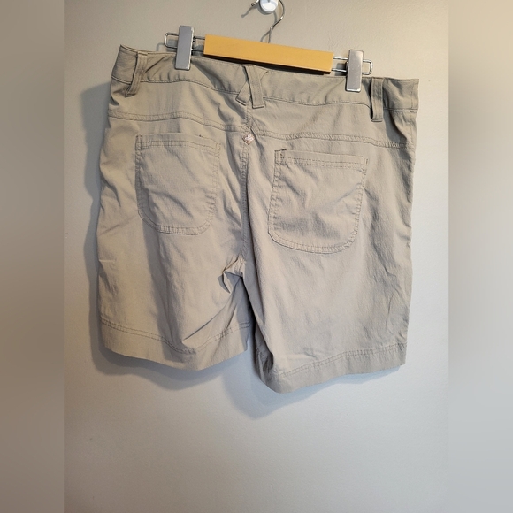 Puma Women  Shorts, Size 10 (34) - Picture 2 of 2